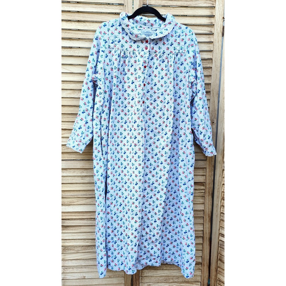 Vtg Lanz of Salzburg MEDIUM White Floral Flannel Nightgown Long Sleeve Cottage